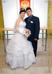 Продам  платье свадебное , белое,   регулируется подол.